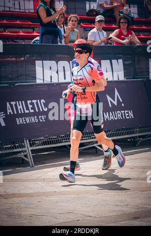 Gurutze Frades remporte l'Ironman de Vitoria-Gasteiz 2023. Banque D'Images
