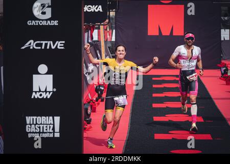 Hélène Alberdi en course dans l'Ironman de Vitoria-Gasteiz 2023. Banque D'Images