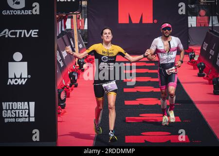 Hélène Alberdi en course dans l'Ironman de Vitoria-Gasteiz 2023. Banque D'Images