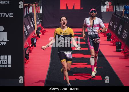 Hélène Alberdi en course dans l'Ironman de Vitoria-Gasteiz 2023. Banque D'Images