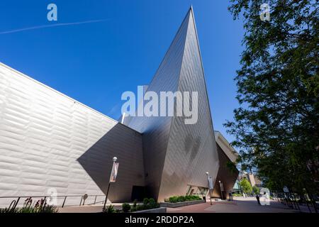 Colorado, 28 MAI 2023 - vue extérieure ensoleillée du Denver Art Museum Banque D'Images