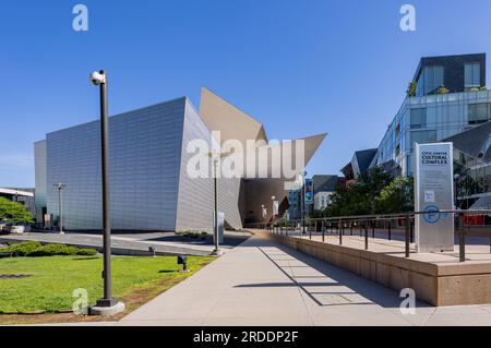 Colorado, 28 MAI 2023 - vue extérieure ensoleillée du Denver Art Museum Banque D'Images