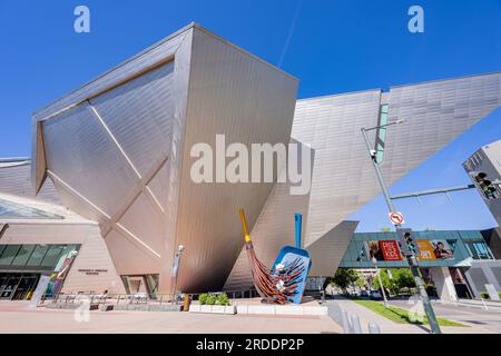 Colorado, 28 MAI 2023 - vue extérieure ensoleillée du Denver Art Museum Banque D'Images