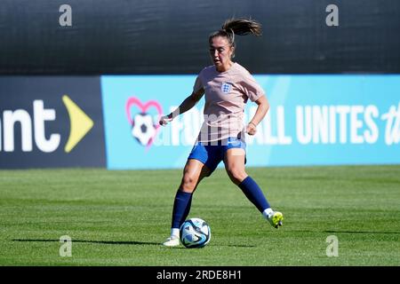 L'anglaise Katie Zelem en action lors d'une séance d'entraînement au Spencer Park à Brisbane, en Australie. The Lionnes' lancera leur campagne de coupe du monde de la FIFA contre Haïti samedi 22 juillet à Brisbane. Date de la photo : Vendredi 21 juillet 2023. Banque D'Images