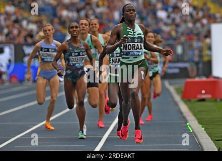 Mary Moraa (KEN) remporte le 800m féminin en 1:56,85 lors du Skolimowska Memorial, dimanche 16 juillet 2023, à Chorzow, Pologne. (Jiro Mochizuki/image du sport) Banque D'Images