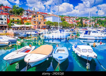 Opatija, Croatie. Ville côtière, station touristique populaire, port de plaisance de la mer Adriatique, péninsule d'Istrie. Banque D'Images