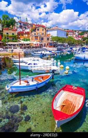 Opatija, Croatie. Marina de station touristique populaire sur la côte de la mer Adriatique, péninsule d'Istrie. Banque D'Images