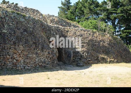 Entrée au Cairn sur l'Ile de Gavrinis, Golfe du Morbihan, Morbihan, Bretagne, France Banque D'Images