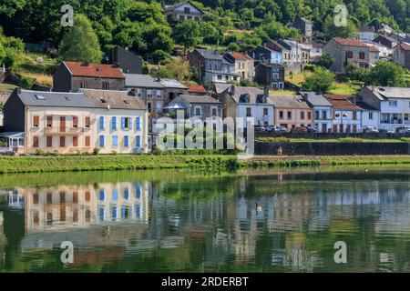 Maisons riveraines sur la Meuse Montherme Charleville-Mézières Ardennes Grand est France Banque D'Images