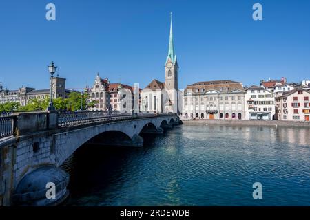 Église Fraumuenster, pont Muenster et rivière Limmat, vieille ville de Zurich, Zurich, canton de Zurich, Suisse Banque D'Images