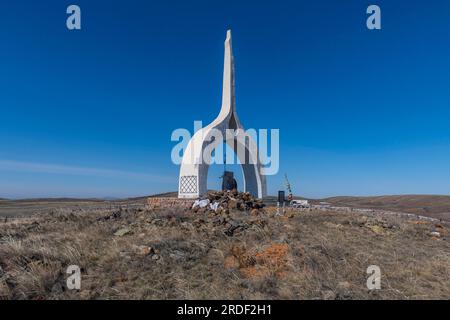 Monument mongol dans la steppe de l'est du Kazakhstan Banque D'Images