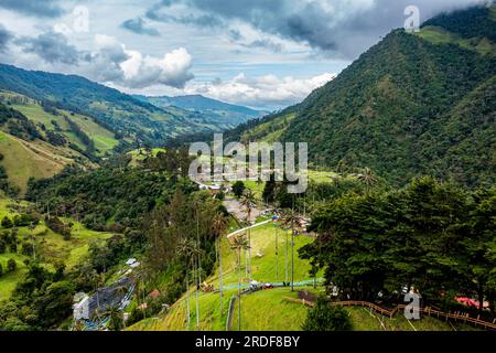 Aérien de la vallée de Cocora, site UNESCO du paysage culturel du café, Salento, Colombie Banque D'Images