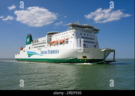 Isle of Inishmore est un ferry transmanche exploité par Irish Ferries entre Douvres et Calais. Banque D'Images