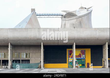 INDE, territoire de l'Union, ville de Chandigarh, le plan directeur de la ville divisée en secteurs a été préparé par l'architecte franco-suisse le Corbusier dans le 1950`, secteur 1 Capitole complexe, bâtiment gouvernemental de l'Assemblée, Parlement du Pendjab et Haryana, conçu par le Corbusier, porte émaillée, croquis conçus par le Corbusier Banque D'Images