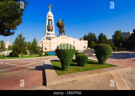 Arc de neutralité, Monument au tremblement de terre de 1948, Achgabat, Turkménistan Banque D'Images