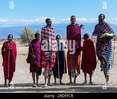 PHOTOGRAPHIE D'UN VILLAGE MASSAÏ PRÈS DE KARATU EN TANZANIE, PRISE EN AOÛT 2022 Banque D'Images