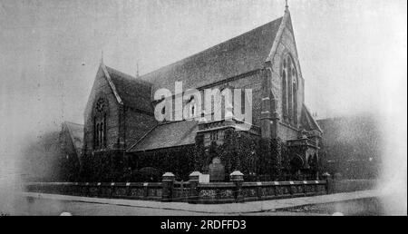 Christ Church Congregational à Kent Road, Southsea. Extrait d'une collection d'annonces imprimées et de photographies datées de 1908 concernant les régions de Southsea et Portsmouth dans le Hampshire, en Angleterre. Certains des originaux n'étaient guère plus que la taille d'instantané et la qualité était variable. Banque D'Images