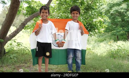 Enfant indien célébrant l'indépendance ou le jour de la République de l'Inde Banque D'Images