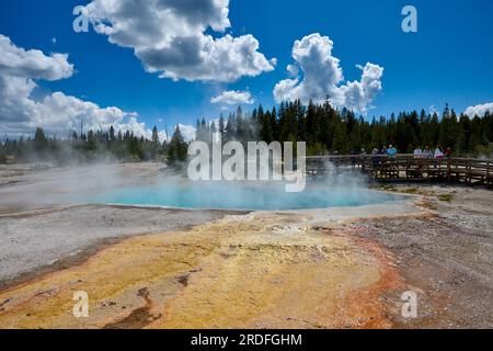 Black Pool am West Thumb, Yellowstone-Nationalpark, Wyoming, Vereinigte Staaten von Amerika |Black Pool at West Thumb, Yellowstone National Park, Wyom Banque D'Images