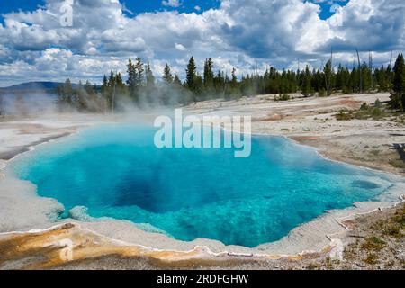 Black Pool am West Thumb, Yellowstone-Nationalpark, Wyoming, Vereinigte Staaten von Amerika |Black Pool at West Thumb, Yellowstone National Park, Wyom Banque D'Images