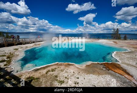 Black Pool am West Thumb, Yellowstone-Nationalpark, Wyoming, Vereinigte Staaten von Amerika |Black Pool at West Thumb, Yellowstone National Park, Wyom Banque D'Images