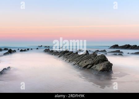 PHOTOGRAPHIE DU FLYSCH BARRIKA PRISE AVEC LE SOUTIEN DES FILTRES LUCROIT EN JANVIER 2023 Banque D'Images