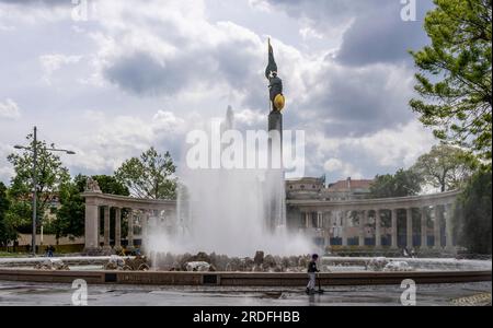 Fontaine à poutres apparentes, monument en l'honneur des soldats de l'armée soviétique, Vienne, Autriche Banque D'Images