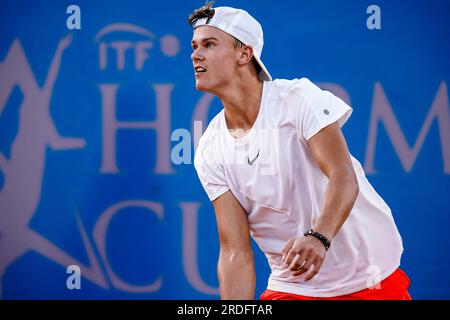 Holger Rune du Danemark en action contre Richard Gasquet de France lors de la Hopman Cup 2023, Championnats du monde ITF par équipes mixtes le 20 juillet 2023 au Nice Lawn tennis Club à Nice, France Banque D'Images