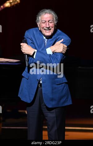 Miami, Floride, États-Unis. 21 mars 2023. Tony Bennett se produit au Adrienne Arsht Center le 21 mars 2019 à Miami en Floride. Crédit : Mpi04/Media Punch/Alamy Live News Banque D'Images