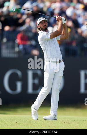 20 juillet 2023 ; Royal Liverpool Golf Club, Hoylake, Merseyside, Angleterre : Open Championship Round 1 ; Max Homa (USA) au 4e trou Banque D'Images