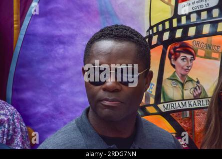 Londres, Angleterre, Royaume-Uni. 21 juillet 2023. L'acteur DAVID OYELOWO montre son soutien en tant que syndicat des arts de la scène et des industries du divertissement Equity organise un rassemblement à Leicester Square en solidarité avec la grève SAG-AFTRA. (Image de crédit : © Vuk Valcic/ZUMA Press Wire) USAGE ÉDITORIAL SEULEMENT! Non destiné à UN USAGE commercial ! Banque D'Images