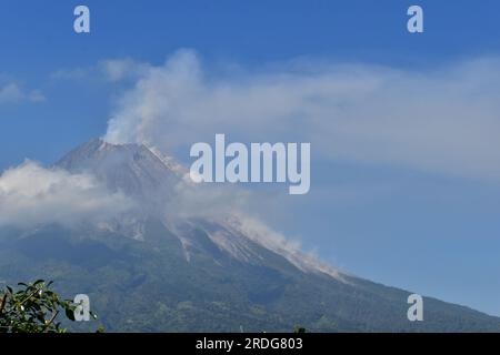 Merapi vue depuis le col du ketep, Magelag Indonésie. Banque D'Images