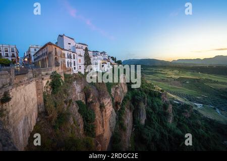 Vue aérienne de Ronda au coucher du soleil - Ronda, Andalousie, Espagne Banque D'Images