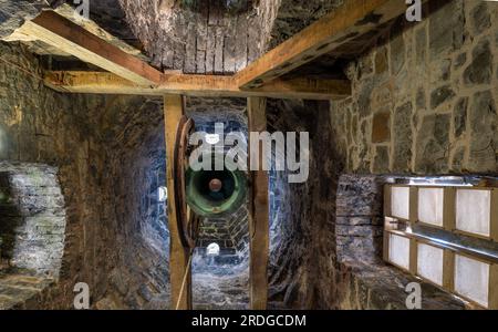 Corstorphine Old Parish Church, Édimbourg, Écosse, Royaume-Uni, 21 juillet 2023. Regardant p au clocher avec une cloche en bronze du 18e siècle qui pèse 364 lbs Crédit : Sally Anderson/Alamy Live News Banque D'Images