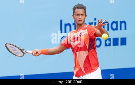 Gstaad, Berne, Suisse. 21 juillet 2023. Gstaad Suisse, 07/21/2023, Juan Pablo Varillas du Pérou en quart de finale de l'EFG Swiss Open Gstaad-ATP 250 . EFG Swiss Open Gstaad-ATP 250 a eu lieu dans la Roy Emerson Arena, située dans la célèbre station de ski de Gstaad, dans l'Oberland bernois. (Image de crédit : © Eric Dubost/ZUMA Press Wire) USAGE ÉDITORIAL SEULEMENT! Non destiné à UN USAGE commercial ! Banque D'Images