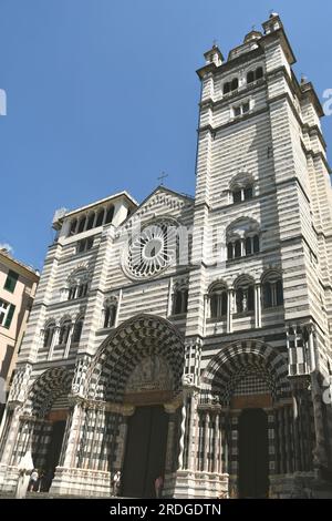 La cathédrale de San Lorenzo est le lieu de culte catholique le plus important de la ville de Gênes. Il a été consacré au saint en 1118 Banque D'Images