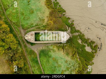 Les épaves de Purton ou les péniches de cimetière de bateaux se sont échouées pendant une longue période pour protéger la rivière Severn et les rives du canal Gloucester et Sharpness Banque D'Images