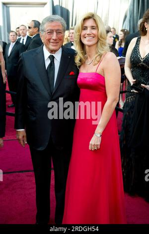 Hollywood, États-Unis d'Amérique. 01 janvier 2012. Tony Bennett et Susan Benedetto arrivent pour la 84e cérémonie annuelle des Oscars de Hollywood, CA, le 26 février 2012. Crédit : PictureLux/The Hollywood Archive/Alamy Live News Banque D'Images