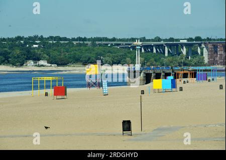 Non exclusive : ZAPORIZHZHIA, UKRAINE - 21 JUILLET 2023 - Une plage de la ville à Zaporizhzhia, au sud-est de l'Ukraine Banque D'Images