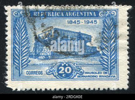 ARGENTINE - CIRCA 1945 : timbre imprimé par l'Argentine, montre le mausolée de Rivadavia, circa 1945 Banque D'Images