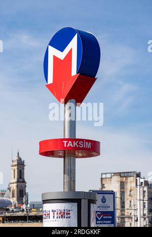 Une photo de la station de métro Taksim. Banque D'Images