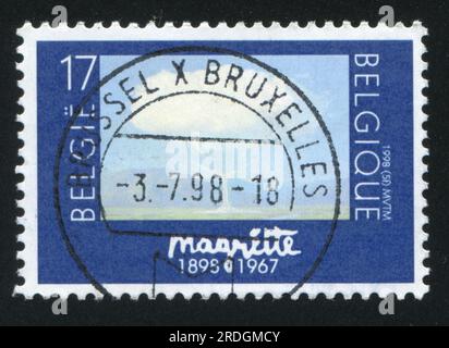 BELGIQUE - CIRCA 1998 : timbre imprimé par la Belgique, montre des peintures, par René Magritte, circa 1998 Banque D'Images