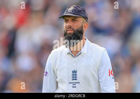 Moeen Ali d'Angleterre pendant la LV= Insurance Ashes quatrième série de tests jour trois série de tests Match Angleterre vs Australie à Old Trafford, Manchester, Royaume-Uni, 21 juillet 2023 (photo par Conor Molloy/News Images) dans, le 7/21/2023. (Photo de Conor Molloy/News Images/Sipa USA) crédit : SIPA USA/Alamy Live News Banque D'Images