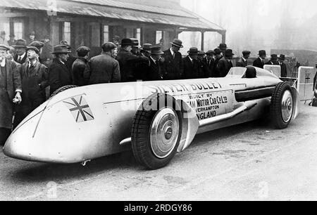 Wolverhampton, Angleterre : 1930 la Silver Bullet car à Sunbeam Works dans laquelle le coureur Kaye Don tentera de battre le record de vitesse de Seagrave de 231 km/h à Daytona Beach. Banque D'Images