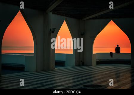 Cadre à l'intérieur du cadre vue du bord de mer à Khobar Arabie Saoudite. Mise au point sélective sur l'arrière-plan du sujet image floue. Banque D'Images