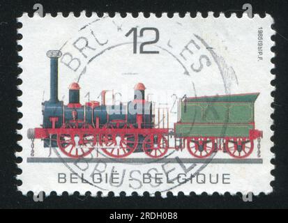 RUSSIE KALININGRAD, 19 OCTOBRE 2015 : timbre imprimé par la Belgique, montre une locomotive à vapeur, vers 1984 Banque D'Images