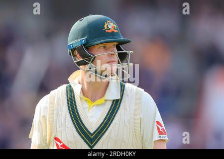 Steven Smith, de l'Australie, quitte le terrain de jeu après avoir été licencié par Mark Wood d'Angleterre lors de la LV= Insurance Ashes Fourth Test Series Day Three Test Series Match Angleterre vs Australie à Old Trafford, Manchester, Royaume-Uni, 21 juillet 2023 (photo de Conor Molloy/News Images) in, le 7/21/2023. (Photo de Conor Molloy/News Images/Sipa USA) crédit : SIPA USA/Alamy Live News Banque D'Images