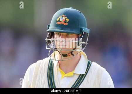 Steven Smith, de l'Australie, quitte le terrain de jeu après avoir été licencié par Mark Wood d'Angleterre lors de la LV= Insurance Ashes Fourth Test Series Day Three Test Series Match Angleterre vs Australie à Old Trafford, Manchester, Royaume-Uni, 21 juillet 2023 (photo de Conor Molloy/News Images) in, le 7/21/2023. (Photo de Conor Molloy/News Images/Sipa USA) crédit : SIPA USA/Alamy Live News Banque D'Images