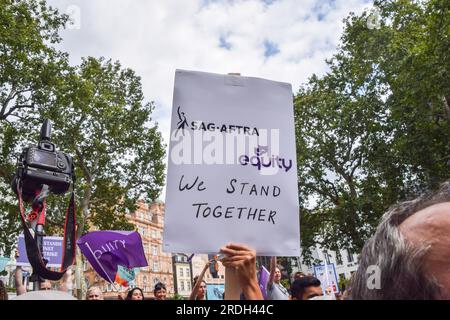 21 juillet 2023, Londres, Angleterre, Royaume-Uni : le syndicat des arts de la scène et des industries du divertissement organise un rassemblement à Leicester Square en solidarité avec la grève SAG-AFTRA. (Image de crédit : © Vuk Valcic/ZUMA Press Wire) USAGE ÉDITORIAL SEULEMENT! Non destiné à UN USAGE commercial ! Banque D'Images