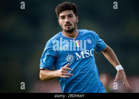 Antonio Cioffi de SSC Napoli regarde pendant le match amical de pré-saison entre SSC Napoli et ASD Anaune Val di non. SSC Napoli a gagné 6-1 sur ASD Anaune Val di non. Banque D'Images